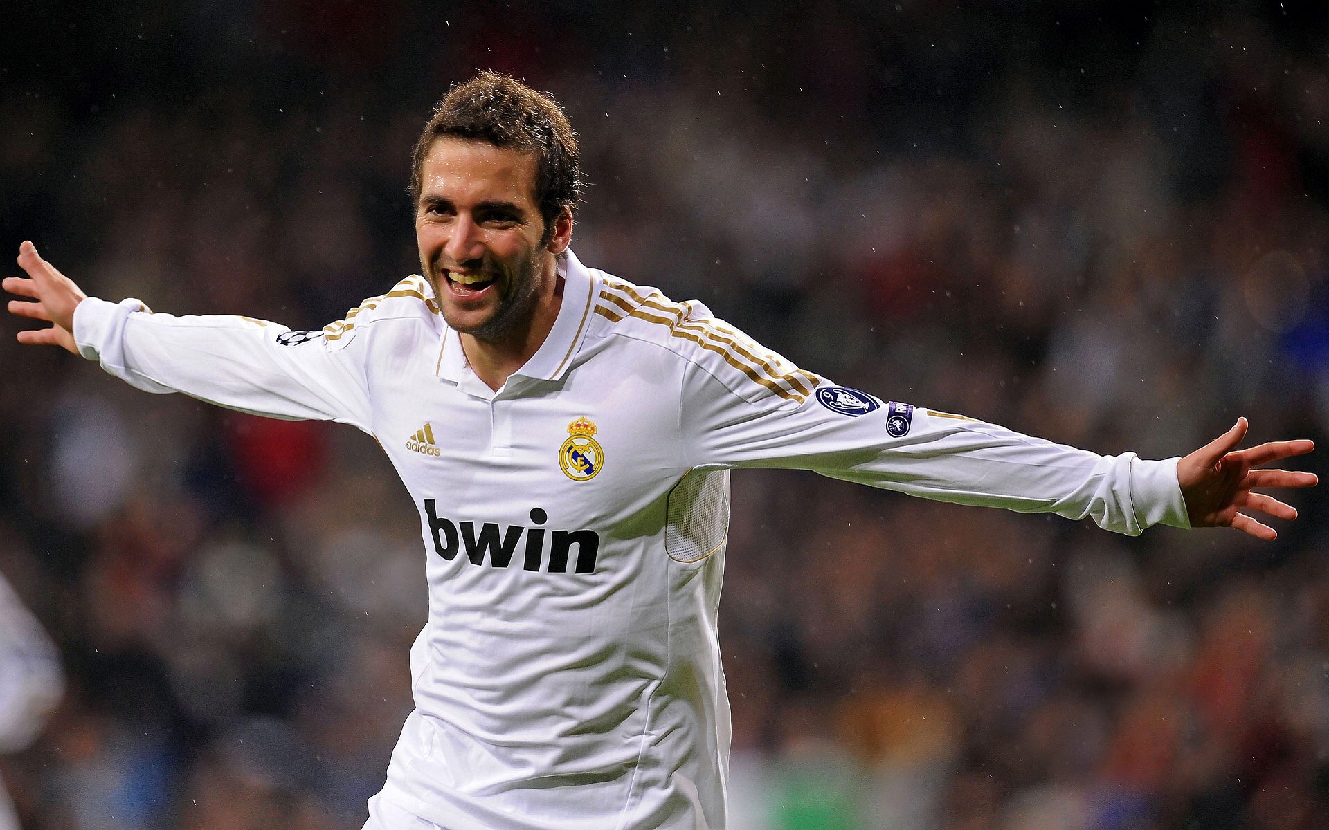 亚眠队在重要比赛中击败对手，继续努力向前，亚眠是哪里